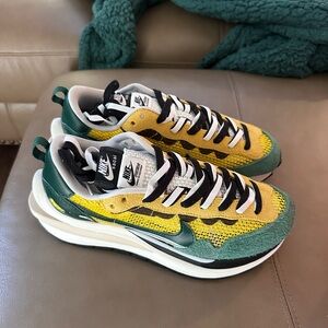 Nike Sacai Vaporwaffle tour yellow brand new